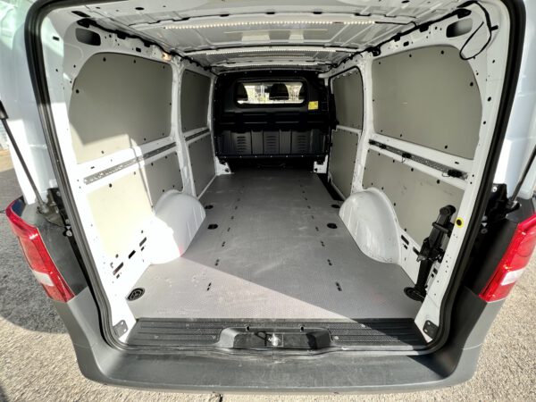 Kleintransporter - Mercedes Vito (langer Radstend) – Bild 3